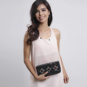 Babae Clutch Black Red Drops from Disenyo