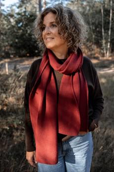 Sjaal Iris – Bordeaux Red via Douxx