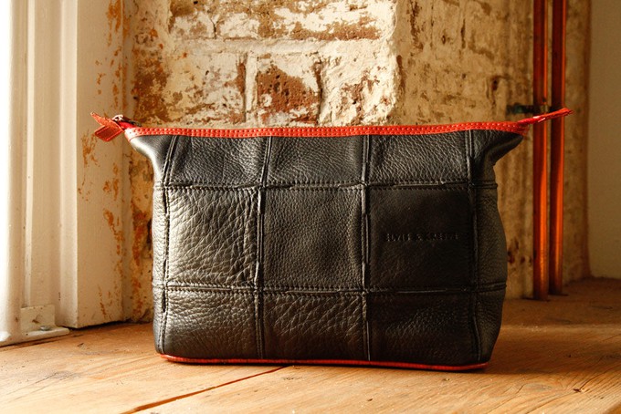Cosmetics Case / Toiletry Bag | Leather & Fire-hose from Elvis & Kresse