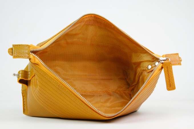 Medium Washbag | Fire-hose from Elvis & Kresse