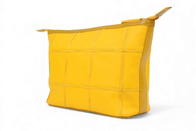 Cosmetics Case / Toiletry Bag | Leather & Fire-hose from Elvis & Kresse