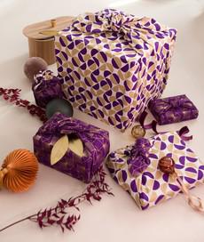 Fabric Gift Wrap Furoshiki Cloth - 9 Piece Gold Moons & Plum Diamonds Bundle van FabRap