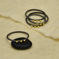 Zwart zilveren ring met bronzen granulaat (3 bolletjes) via Fairy Positron