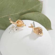 Zilveren oorbellen met bronzen slak via Fairy Positron