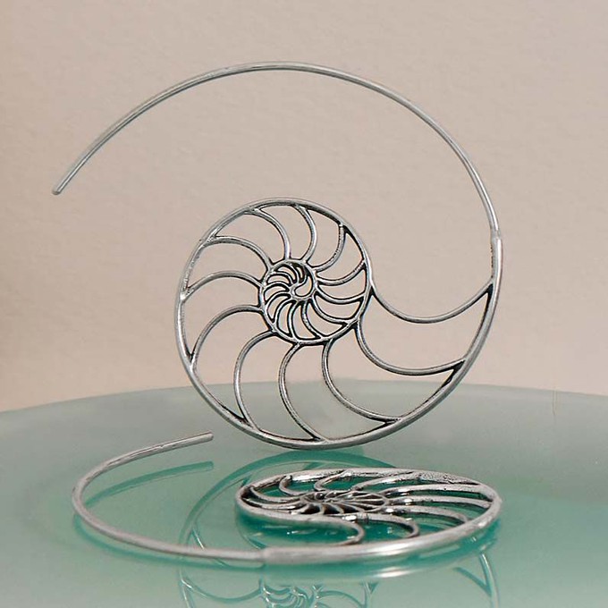 Zilveren oorbellen nautilusschelp from Fairy Positron