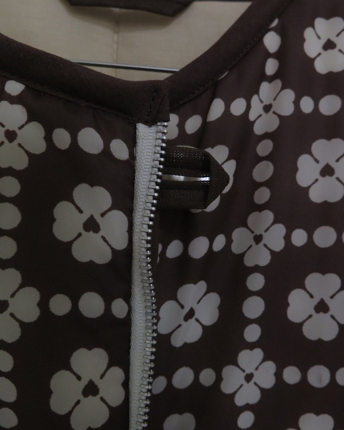 Our "WHITE DAISIES"  Reversible Blanket Made COAT - M from Fitolojio Workshop