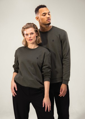 Sweater Sammie | Unisex - Be in a State from Five Line Label