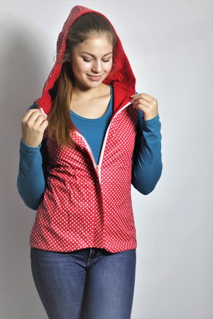 Organic vest Norde white dots on red from Frija Omina