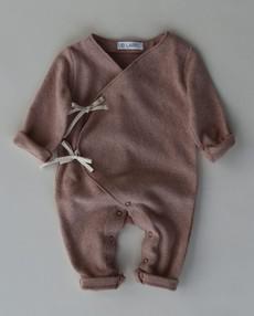 Warm babypakje – Old Rose via Glow - the store