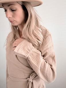 Overslagblouse – Beige via Glow - the store