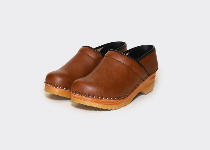 VAN GOGH closed vegan clogs | BROWN from Good Guys Go Vegan