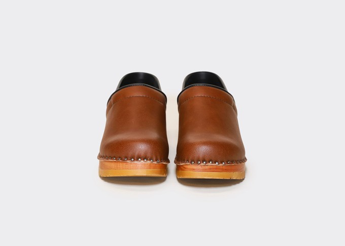 VAN GOGH closed vegan clogs | BROWN from Good Guys Go Vegan