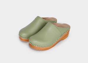 DA VINCI vegan clogs | GREEN APPLESKIN™  from Good Guys Go Vegan