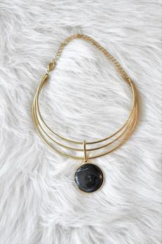 Round shaped Collar Necklace with Black stone van Grab Your Garb