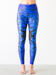 Yoga Leggings Feathershield via Hoessee