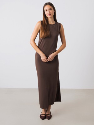 Maxi Jurk from Honest Basics