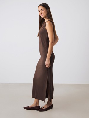 Maxi Jurk from Honest Basics