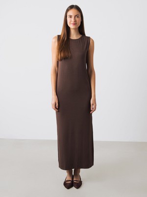 Maxi Jurk from Honest Basics