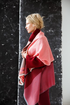 Light Wool Cape Fusion Red from JULAHAS