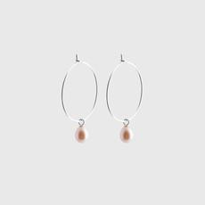 Pearl creole earrings | silver van Julia Otilia