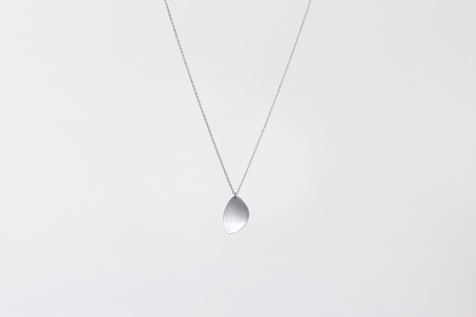 Singö short necklace | matte silver from Julia Otilia