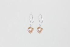 Raw pearl earrings silver van Julia Otilia