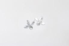 Bloom of life | stud earrings silver van Julia Otilia