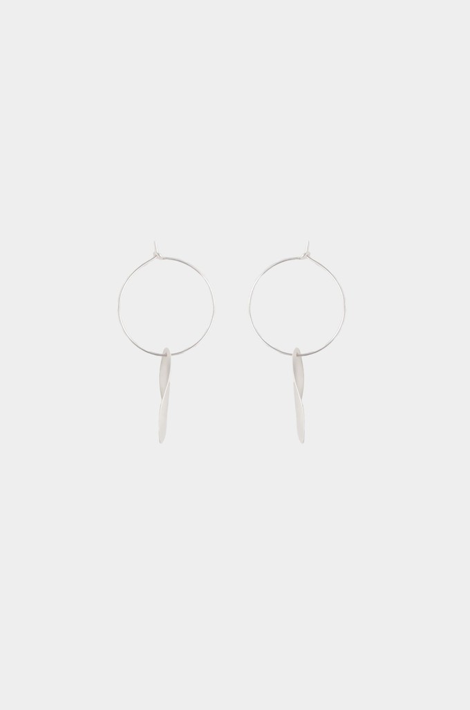 Swirling wind creole earrings silver from Julia Otilia