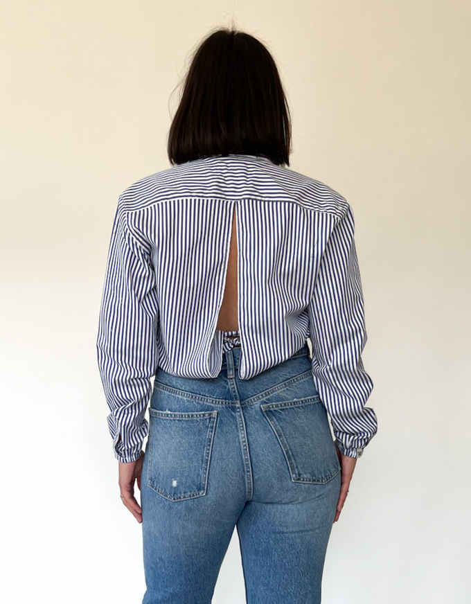 Cropped open back blouse with straps and puffy sleeve - striped blue/white from JUNGL