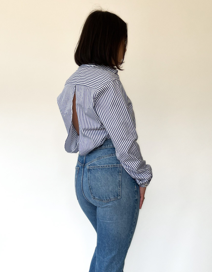 Cropped open back blouse with straps and puffy sleeve - striped blue/white from JUNGL