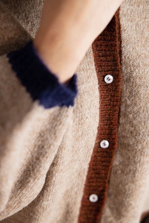 Baby-Alpaka Strickcardigan Sullana Colorblock Sand from Jyoti - Fair Works