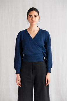 Baby-Alpaka Wickelcardigan Abancay Blau via Jyoti - Fair Works