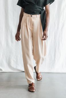 Hemp/Tencel pleated trousers Vishraam Sand via Jyoti - Fair Works
