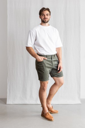Organic cotton corduroy shorts Gauri Pistachio from Jyoti - Fair Works