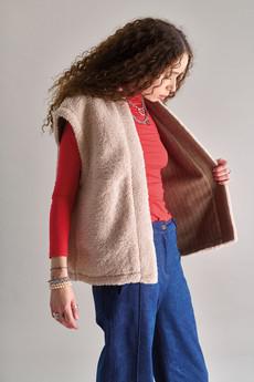 GEORGIE Reversible Recycled Fleece Gilet - Sand via KOMODO