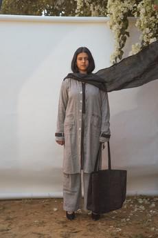 Sonder Unisex Transeasonal Overlay & Kantha Scarf Black van Lafaani