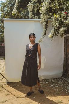 Sonder Waistcoat & Long Skirt van Lafaani