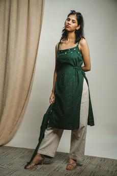 Rewind Slit Tunic & Kora Straight Pants van Lafaani