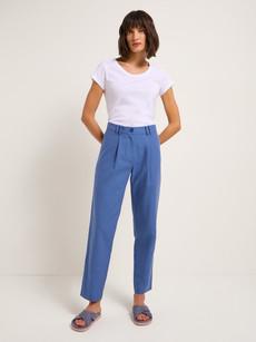 Trousers with pleats via LANIUS