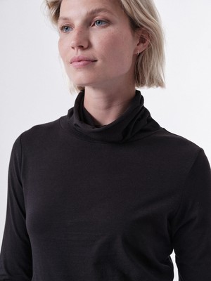 Turtleneck shirt from LANIUS