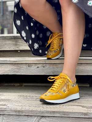 Kara sneaker Klimt The Kiss geel from LINKKENS