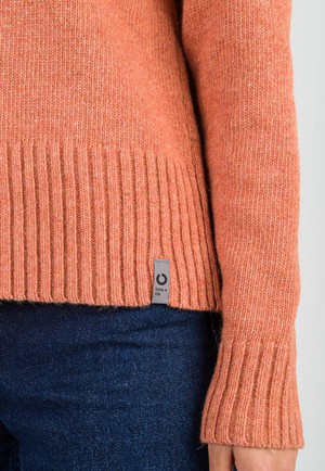 TIMELESS SOFT SWEATER ROUND NECK | Orange from Loop.a life