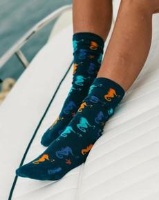 Swole Panda bamboesokken met zeepaardjes – blauw via Lotika