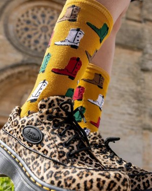 Swole Panda bamboesokken met cowboylaarzen – geel from Lotika