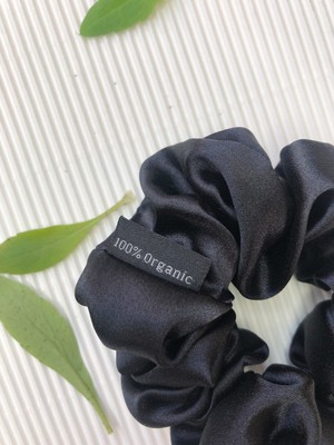 Organic Silk Scrunchie in Black from Māsa Organic