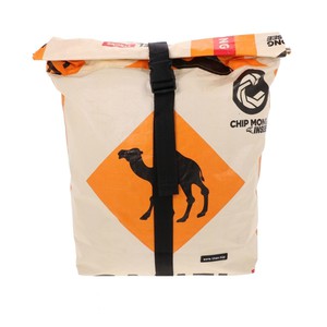 Rolltop laptoprugtas 15.6 inch van geupcyclede cementzakken - Chamroeun kameel from MoreThanHip