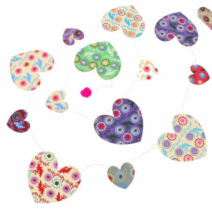 Papieren horizontale slinger ca. 350 cm met multicolour hartjes - Amore from MoreThanHip