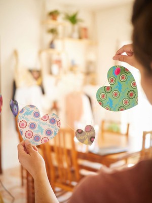 Papieren horizontale slinger ca. 350 cm met multicolour hartjes - Amore from MoreThanHip