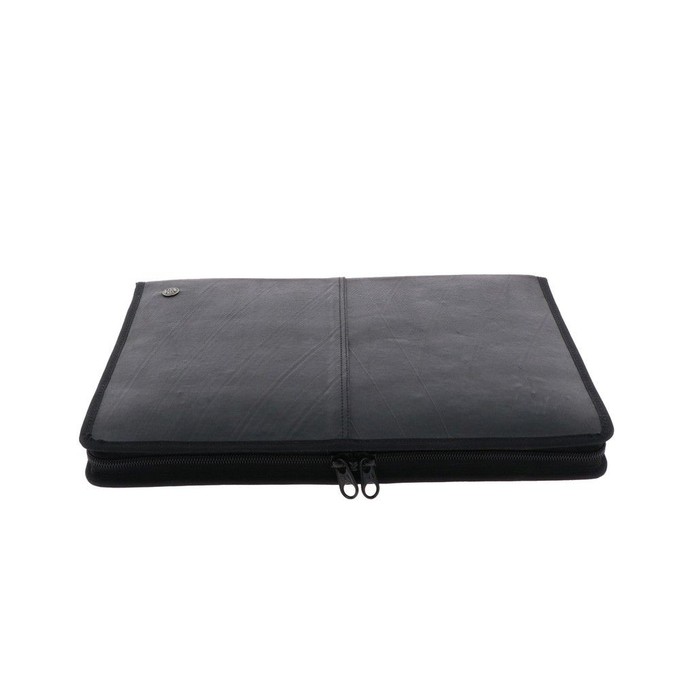 15,6 inch laptophoes van gerecyclede autoband - Fuerte from MoreThanHip