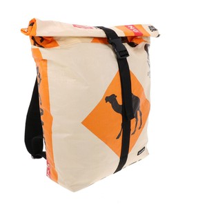 Rolltop laptoprugtas 15.6 inch van geupcyclede cementzakken - Chamroeun kameel from MoreThanHip